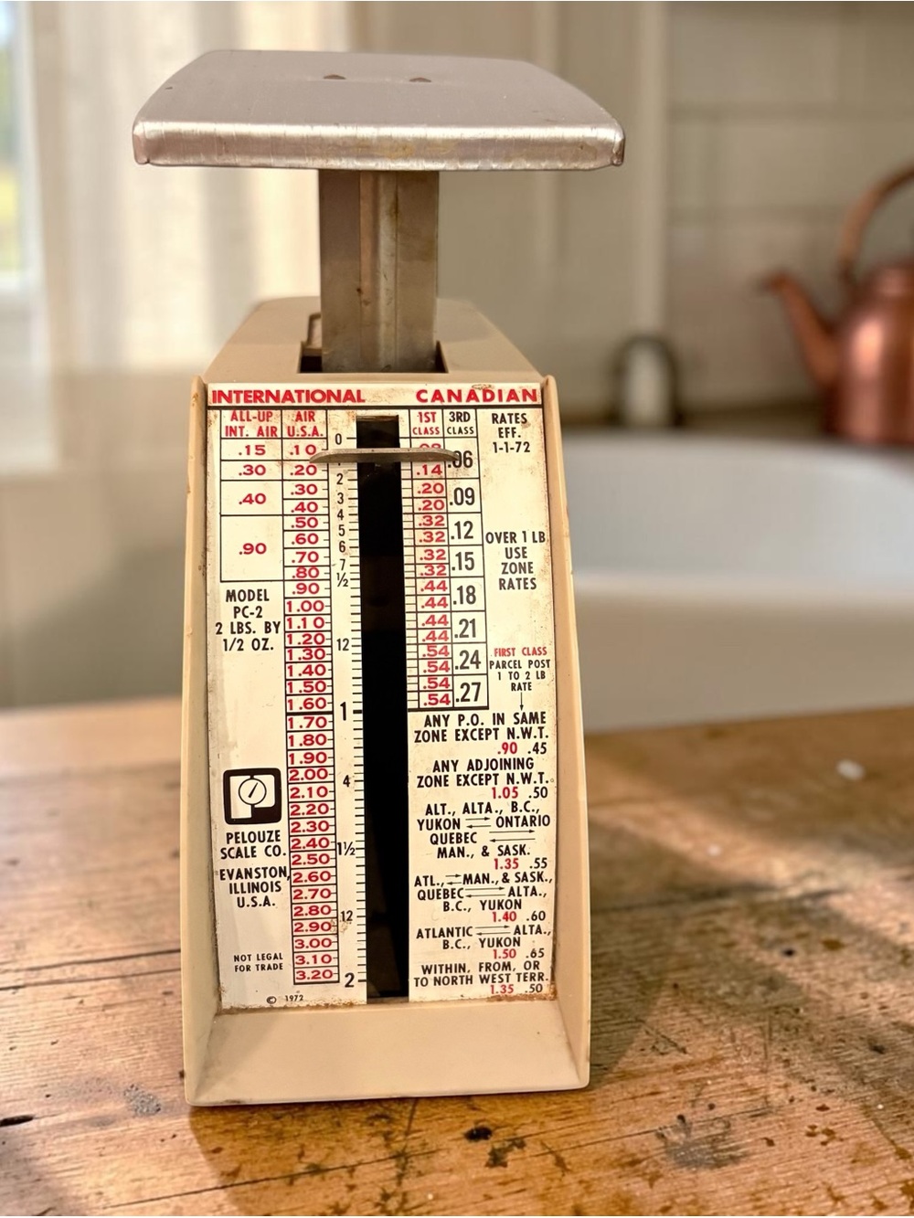 Vintage 1972 Pelouze Postal Scale Model PC-2. Max weight 2 lbs.